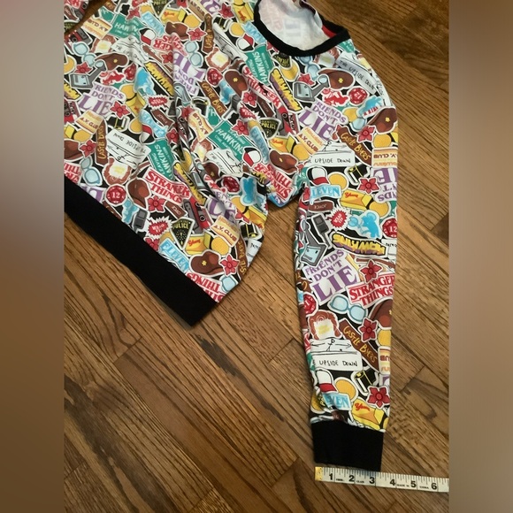 Peter Alexander Stranger Things Loungewear Pullover Top - Picture 7 of 13